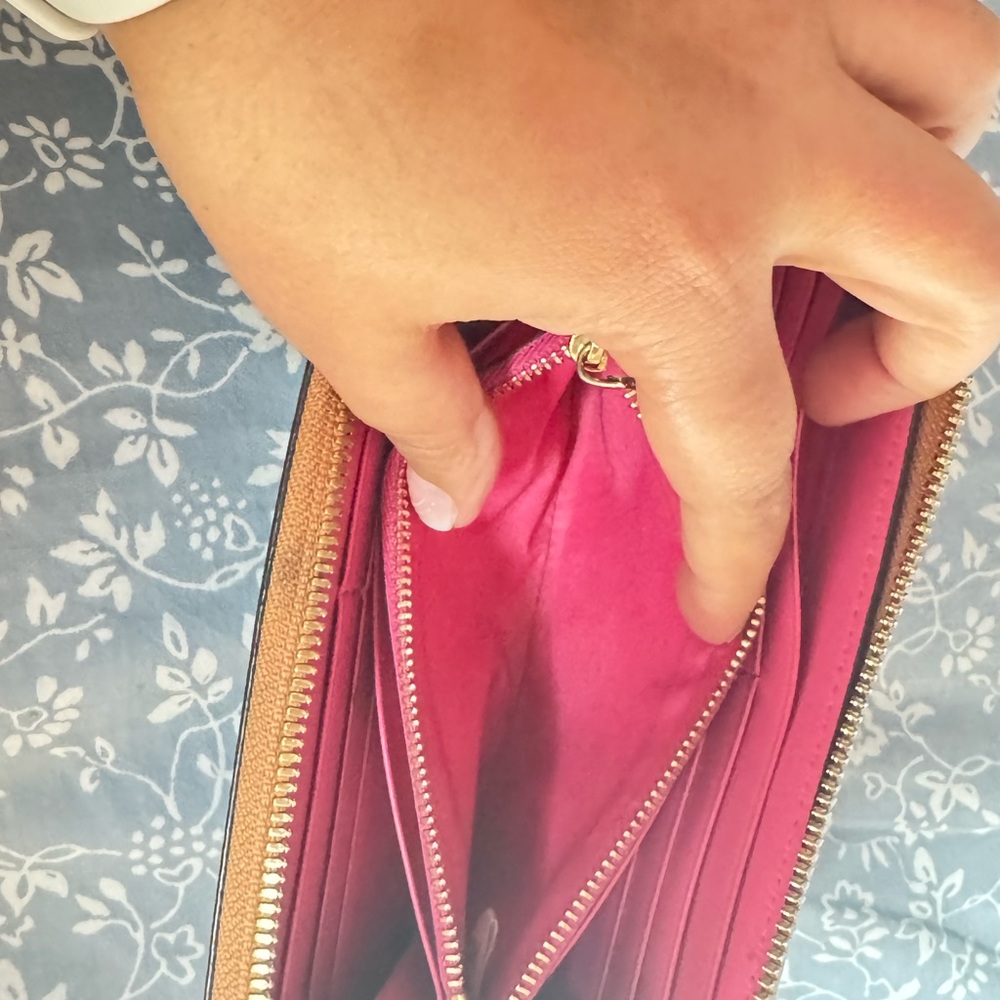 Limited edition MCM Brown Wallet with Vibrant Bunny Motif. - Picture 9 of 9